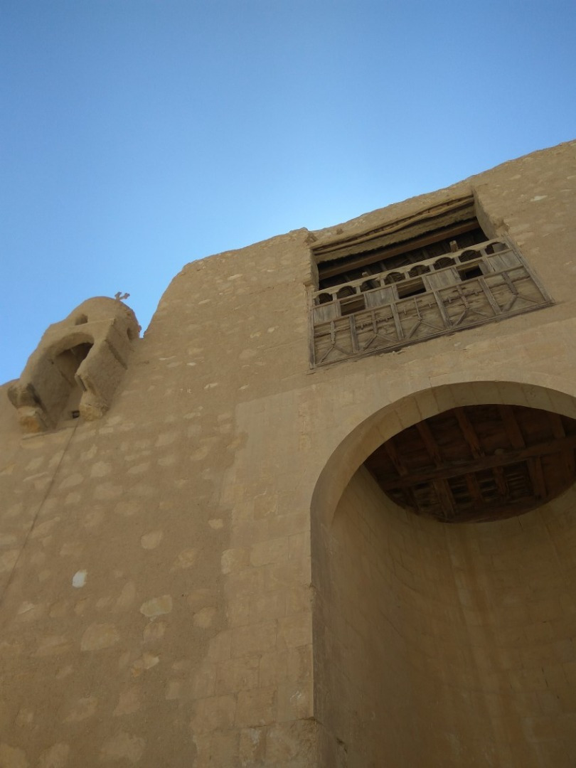 Наверх в корзине поднимали паломников