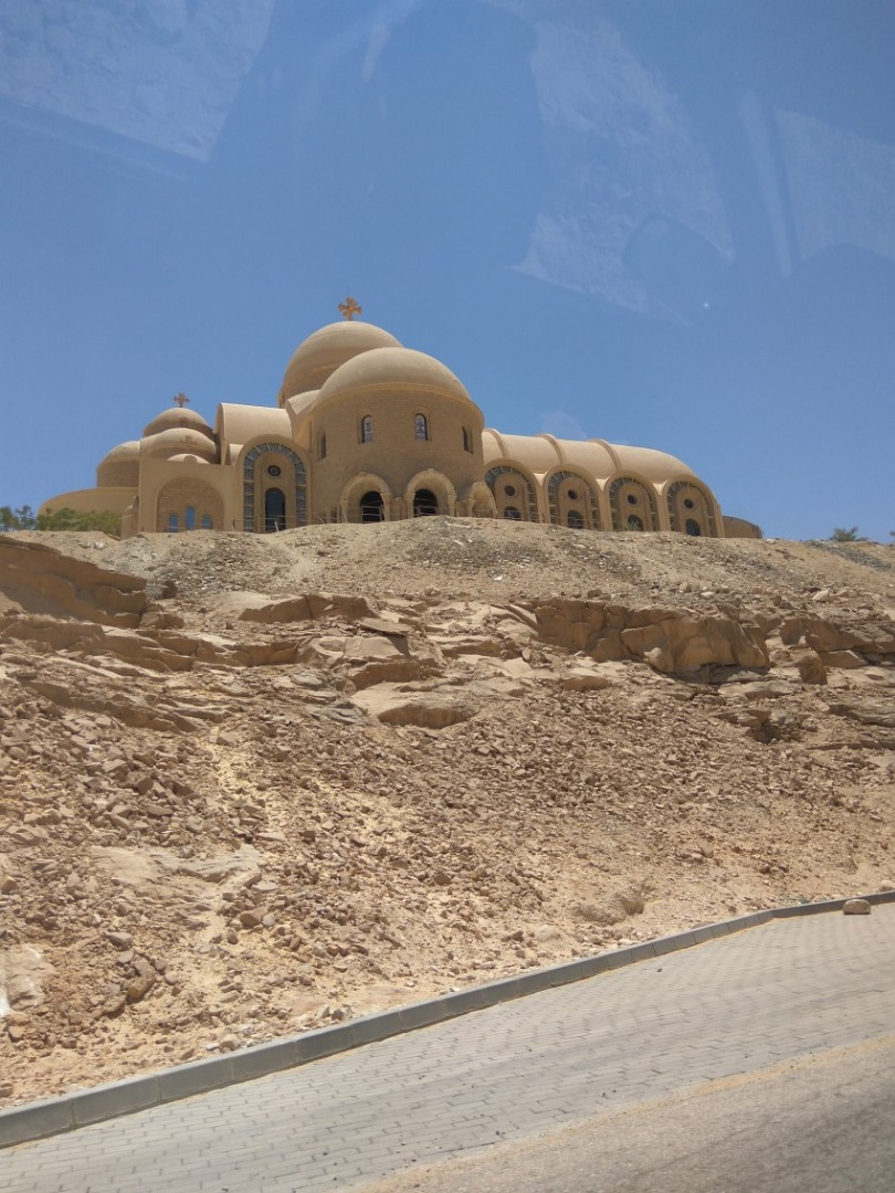 Новый храм на холме